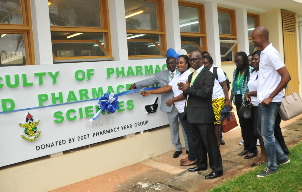 Pharmacy alumni donates to knust featured image