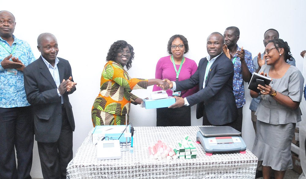 Faculty Member Donates Laboratory Equipment