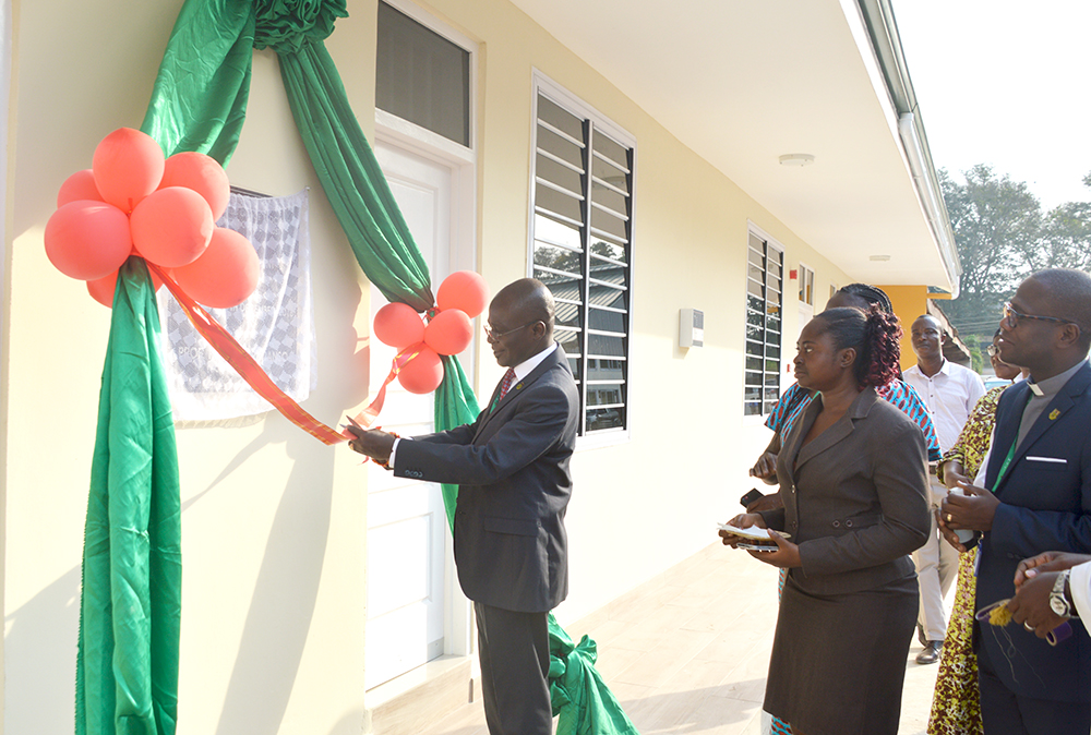 Vice-Chancellor Commissions Projects