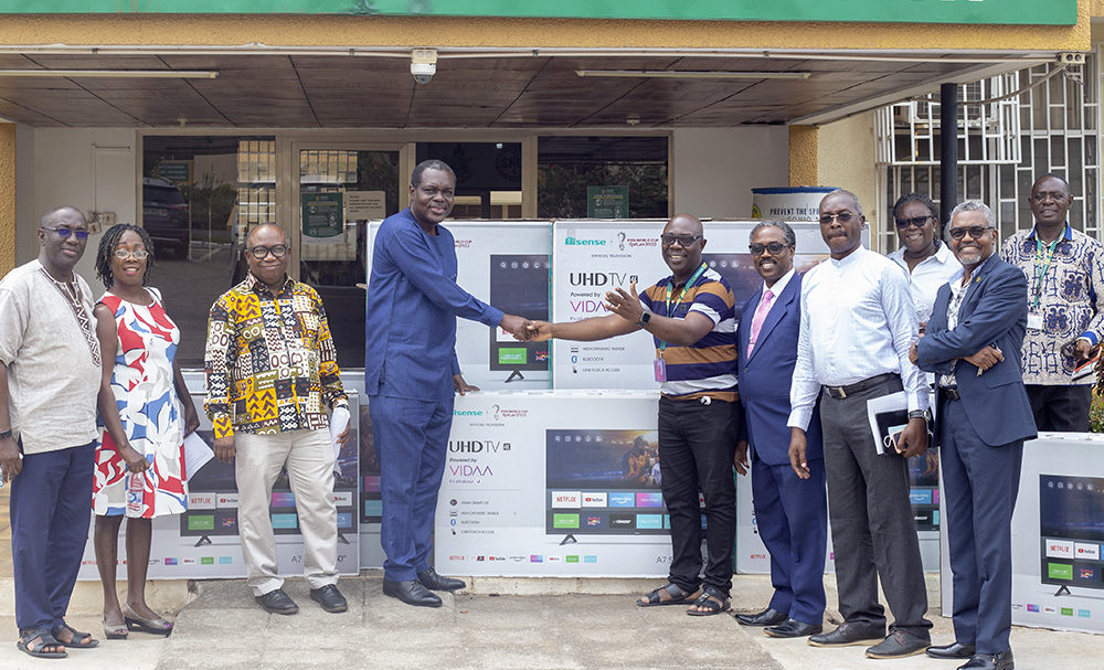 1993 SMS Year Group Donates Smart Televisions to Alma Mata