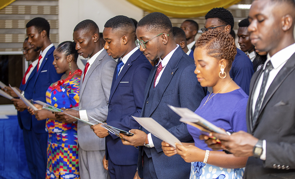 Veterinarians Inducted into Practice