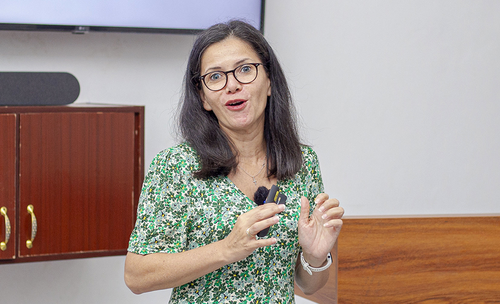 Professor Heillyn Camacho Nunez