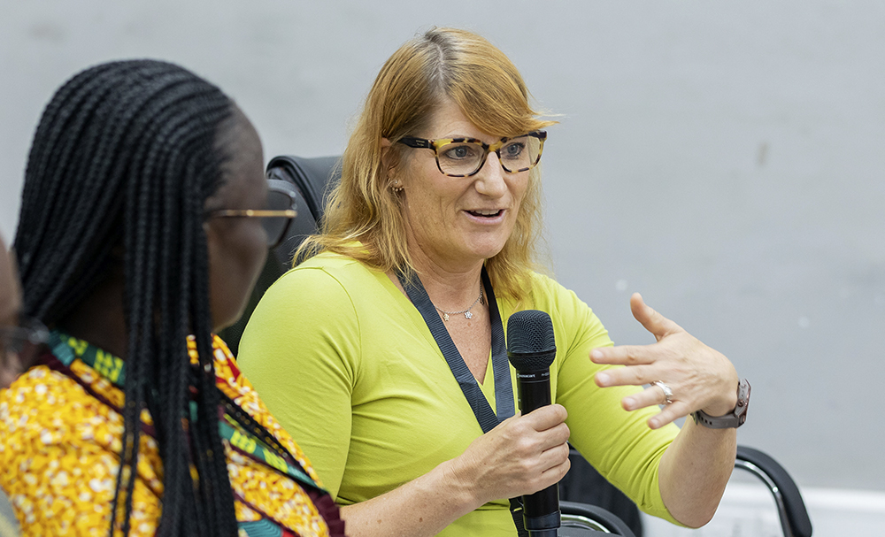 Professor Lara Dugas