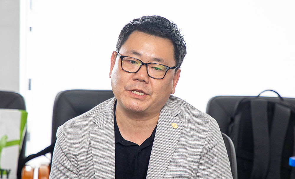 Mr. Kang Kyung Su, Chairman of the Tongmyong Foundation