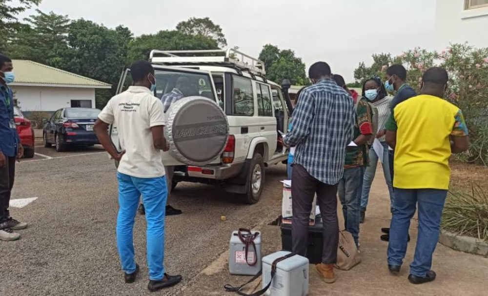 Researchers bring in samples collected from the field. (SerCoV - COVID-19 Seroprevalence Study) | Photo credit GHID-KCCR