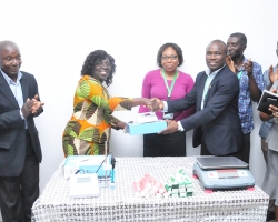 Faculty Member Donates Laboratory Equipment
