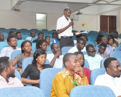 GSA and CoS Holds Research Seminar and Poster Presentations