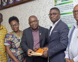 Alumnus Donates Books