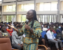 VC Interacts with Staff